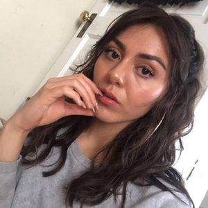 Meet your Posher, Annais